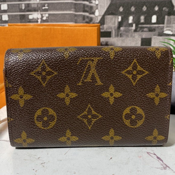 Authentic Louis Vuitton Monogram Bifold Zippy Wallet - Picture 6 of 15